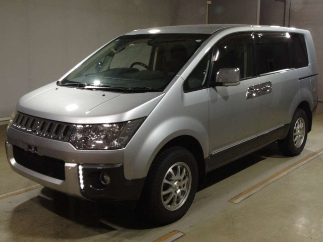 MITSUBISHI DELICA D5