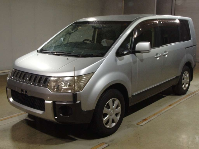 MITSUBISHI DELICA D5