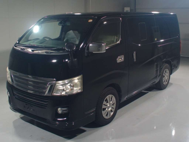 NISSAN CARAVAN — фото