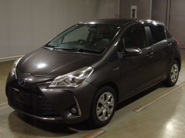 TOYOTA VITZ — фото