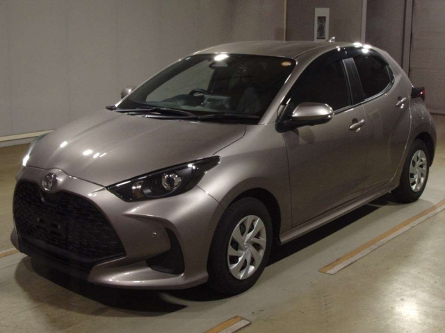 TOYOTA YARIS — фото