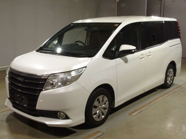 TOYOTA NOAH — фото