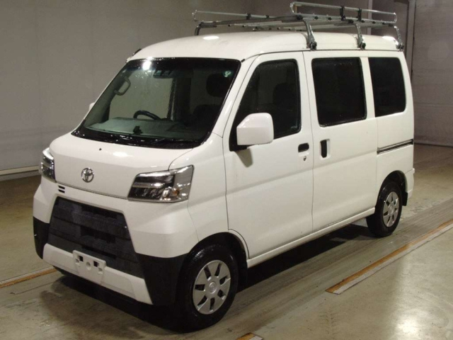 TOYOTA PIXIS VAN