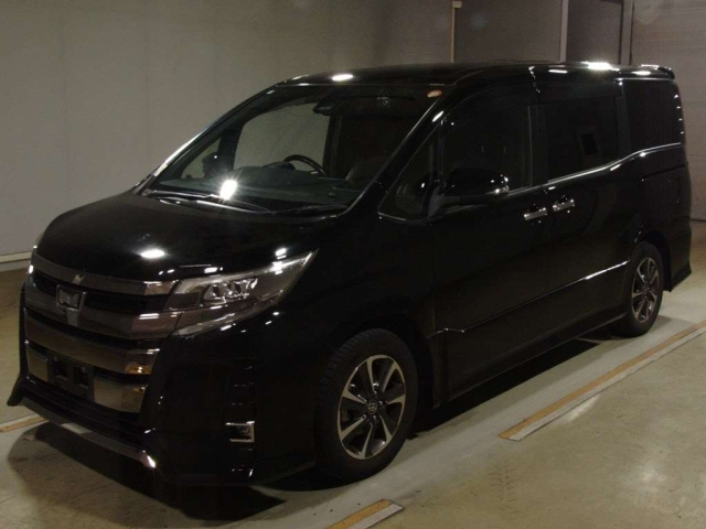 TOYOTA NOAH — фото