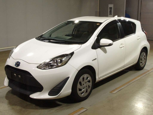 TOYOTA PRIUS — фото