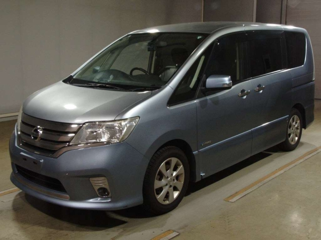 NISSAN SERENA — фото