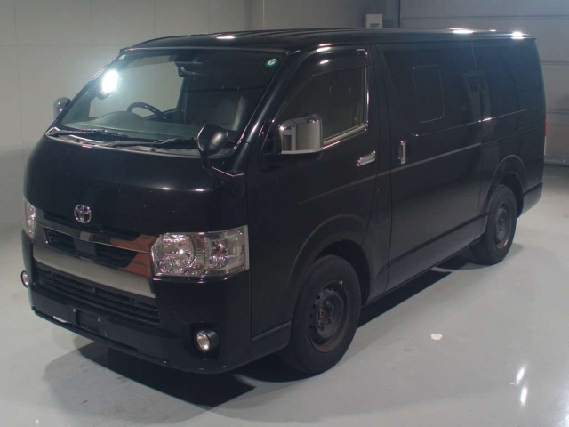 TOYOTA HIACE — фото
