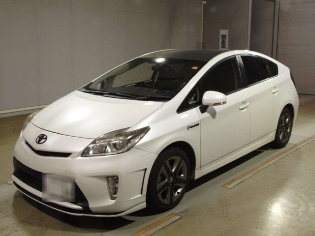 TOYOTA PRIUS — фото