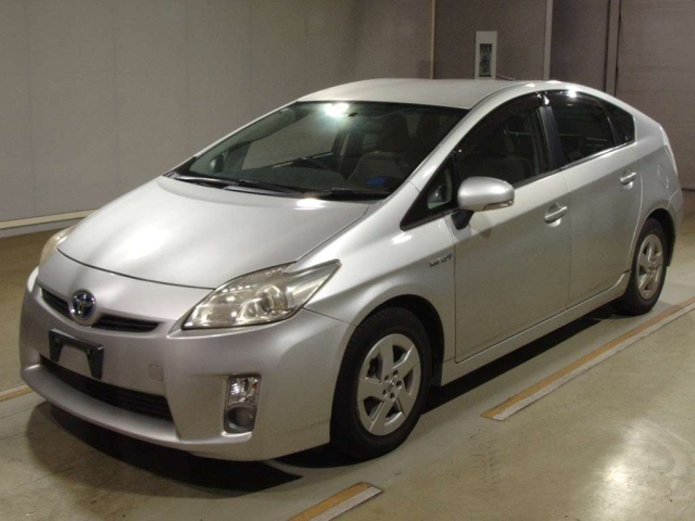TOYOTA PRIUS — фото