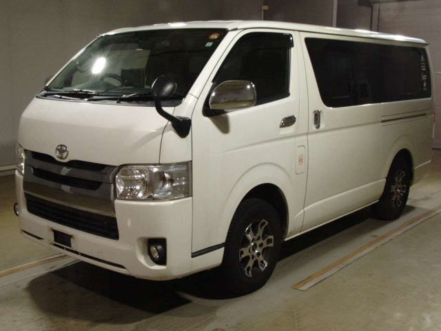 TOYOTA HIACE VAN