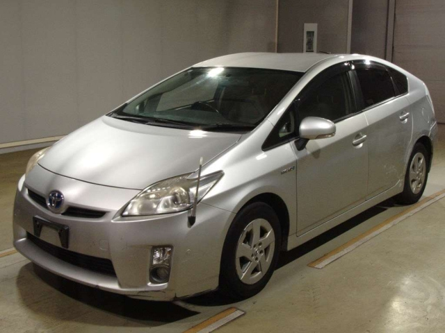 TOYOTA PRIUS — фото