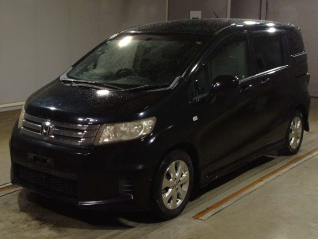 HONDA FREED — фото