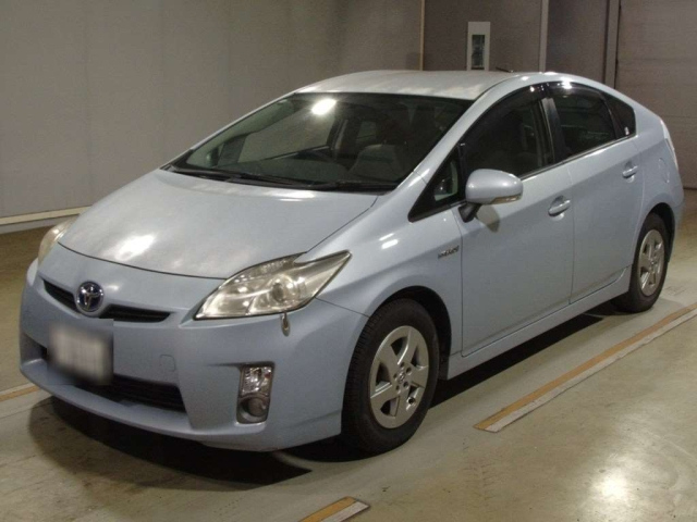 TOYOTA PRIUS — фото
