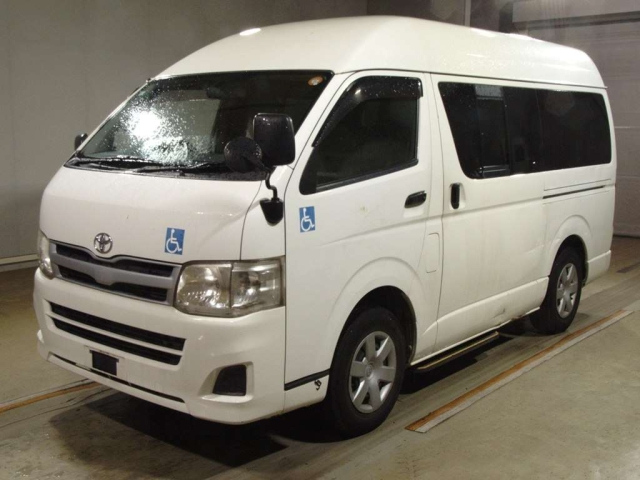 TOYOTA HIACE — фото