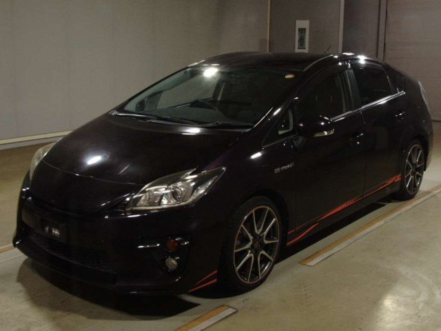 TOYOTA PRIUS — фото