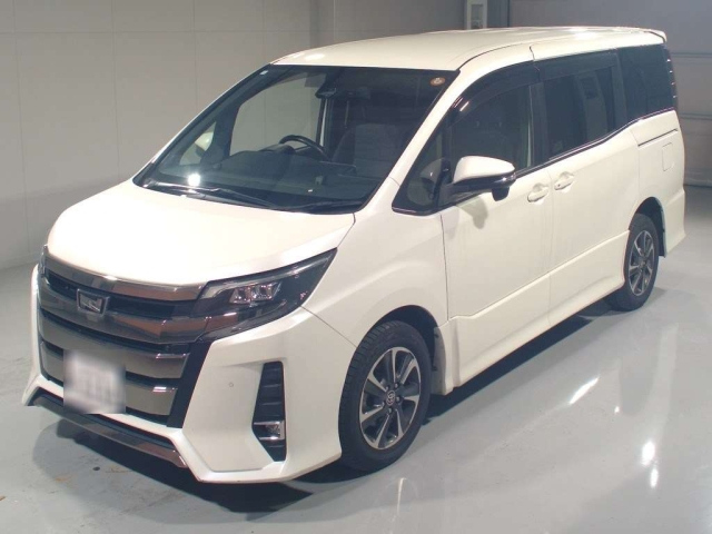 TOYOTA NOAH — фото