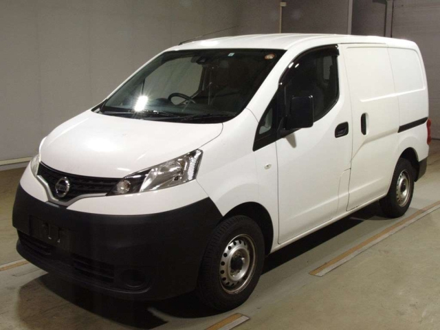 NISSAN NV200 — фото