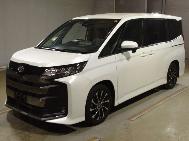 TOYOTA NOAH — фото