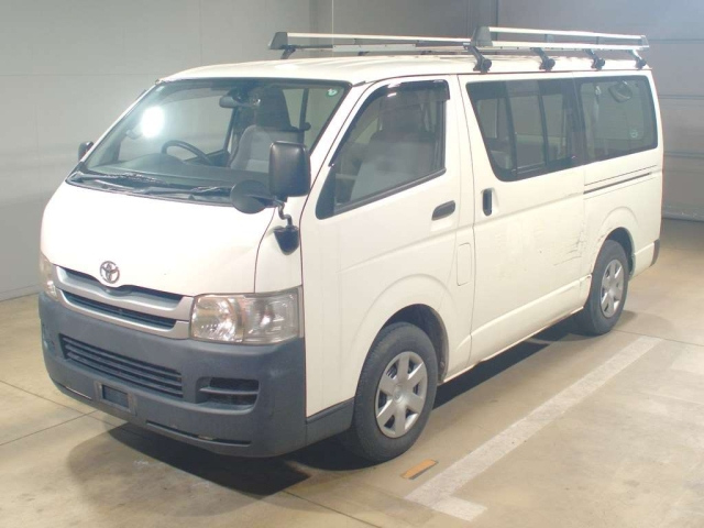 TOYOTA HIACE — фото
