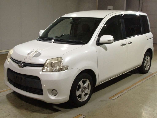 TOYOTA SIENTA — фото