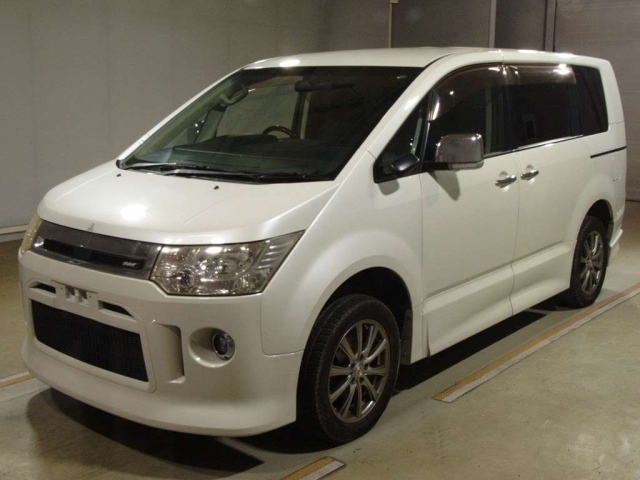 MITSUBISHI DELICA — фото
