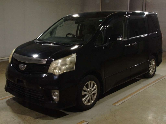 TOYOTA NOAH — фото