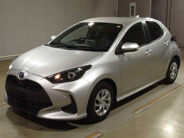 TOYOTA YARIS — фото