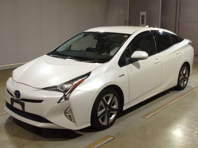 TOYOTA PRIUS — фото