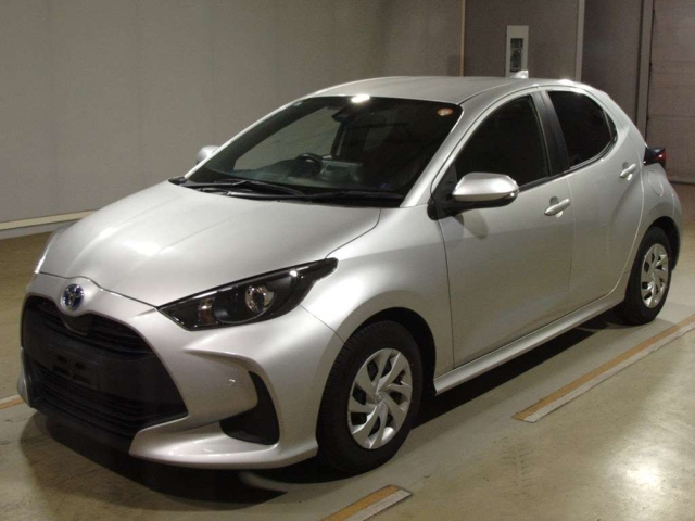 TOYOTA YARIS — фото