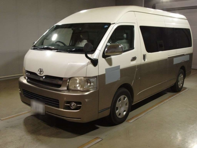 TOYOTA HIACE — фото