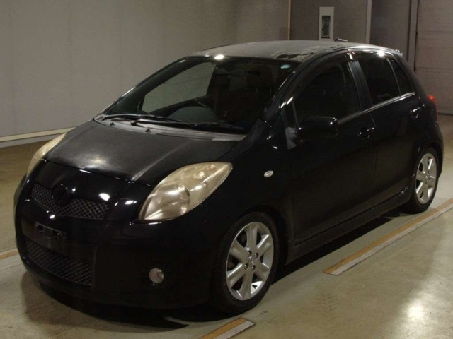 TOYOTA VITZ — фото