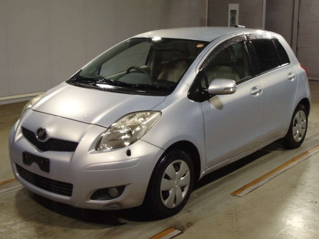 TOYOTA VITZ — фото