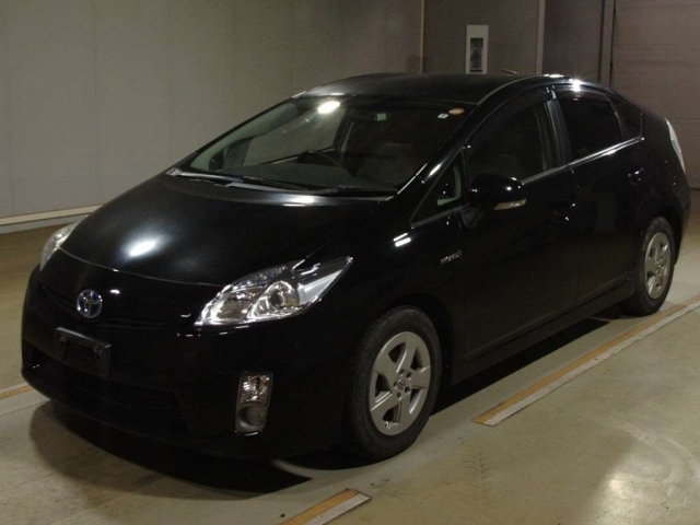TOYOTA PRIUS — фото