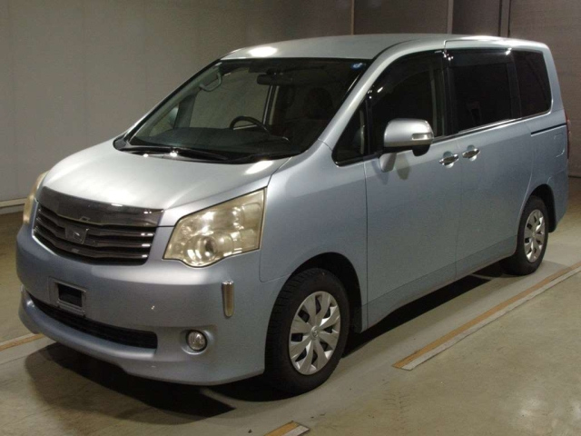 TOYOTA NOAH — фото