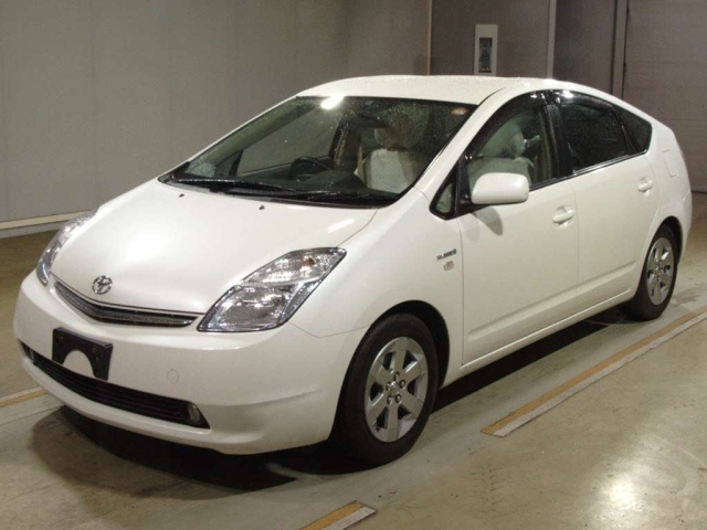 TOYOTA PRIUS — фото