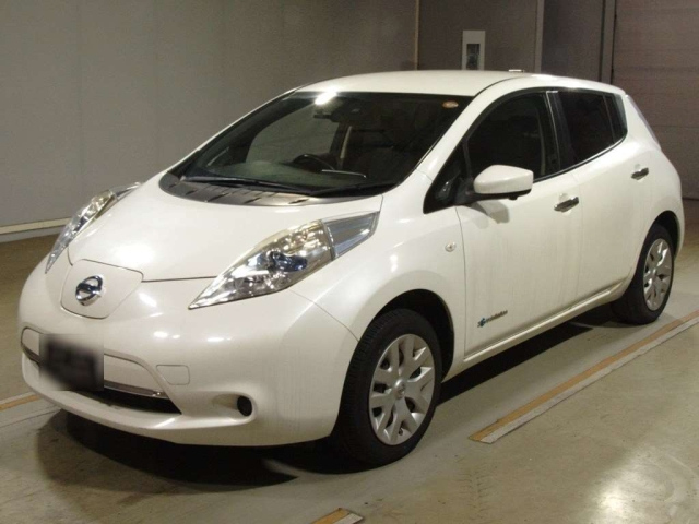 NISSAN LEAF — фото