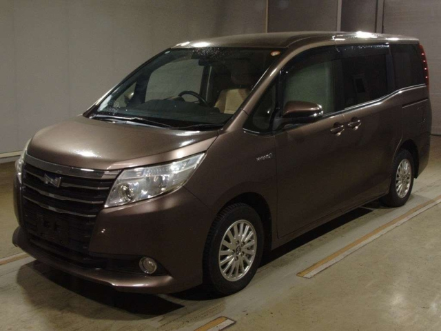 TOYOTA NOAH — фото