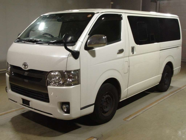 TOYOTA HIACE — фото