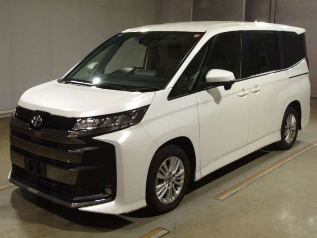 TOYOTA NOAH — фото