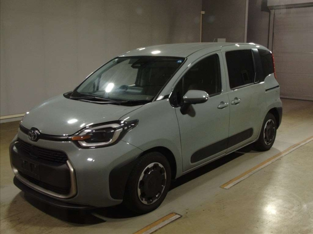 TOYOTA SIENTA — фото