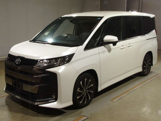 TOYOTA NOAH — фото