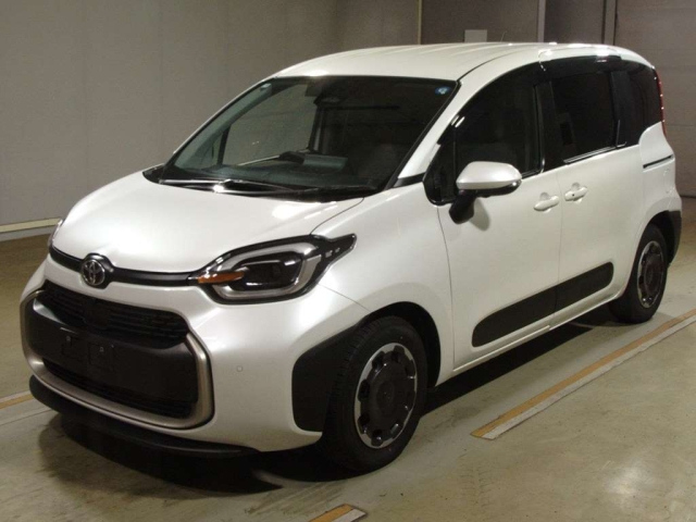 TOYOTA SIENTA — фото