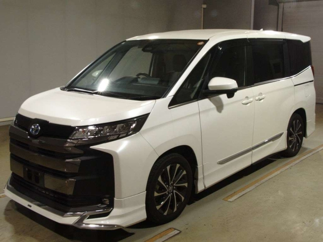 TOYOTA NOAH — фото