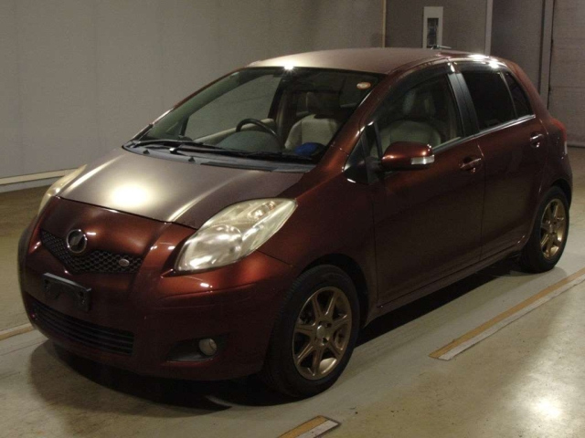 TOYOTA VITZ — фото