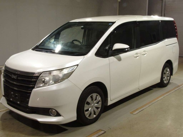 TOYOTA NOAH — фото