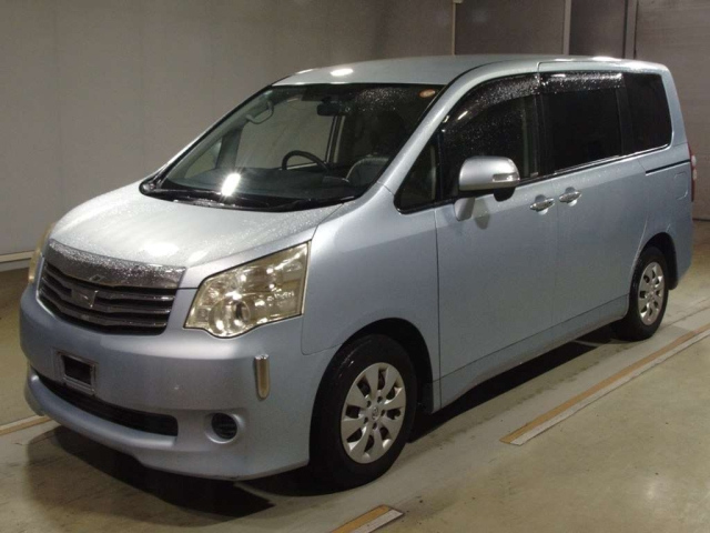 TOYOTA NOAH — фото