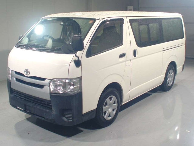 TOYOTA HIACE — фото