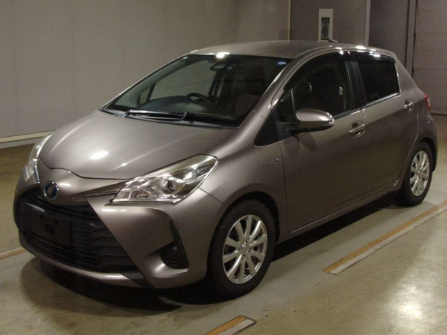 TOYOTA VITZ — фото