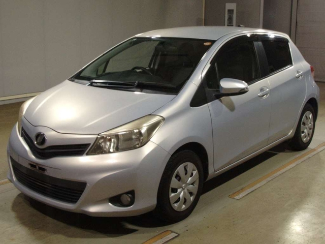 TOYOTA VITZ — фото