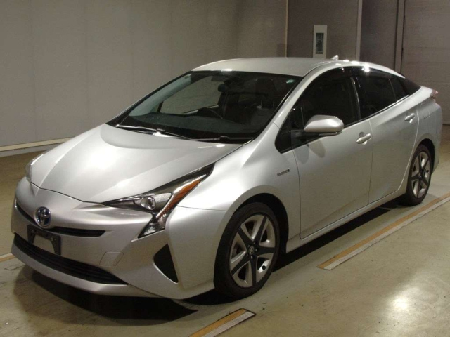 TOYOTA PRIUS — фото